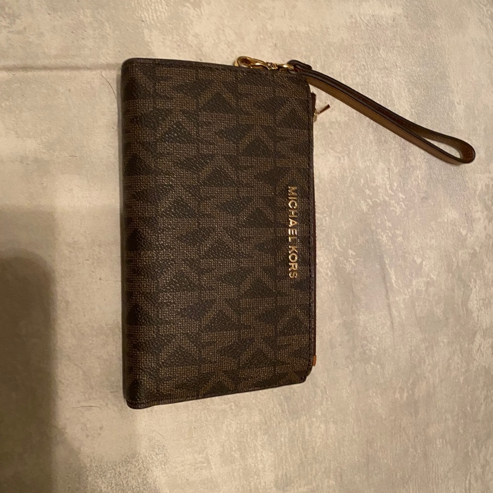 Michael Kors wristlet wallet